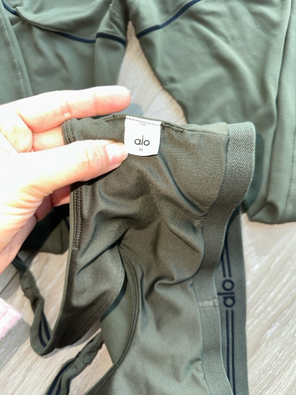 ALO Yoga Olive Green Seamless Sports Bra with Contrast Trim - Picture 14 of 14